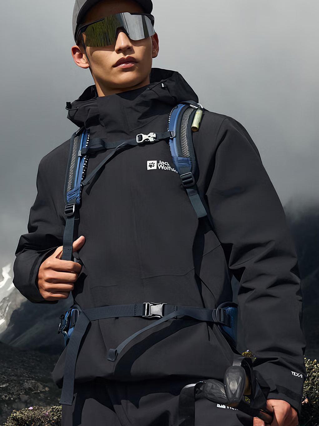 推荐商品：Jack Wolfskin 三合一防水防风鹅绒冲锋衣 A65468 黑