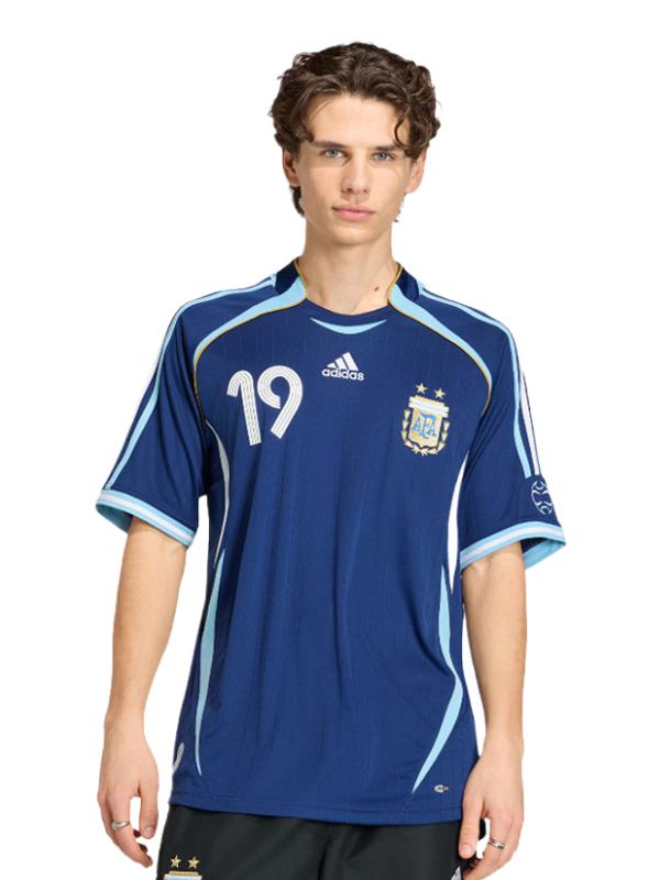 推荐商品：Adidas/阿迪达斯 2026SS 印花圆领短袖足球服 JN3709_210 蓝/梅西客场印号版