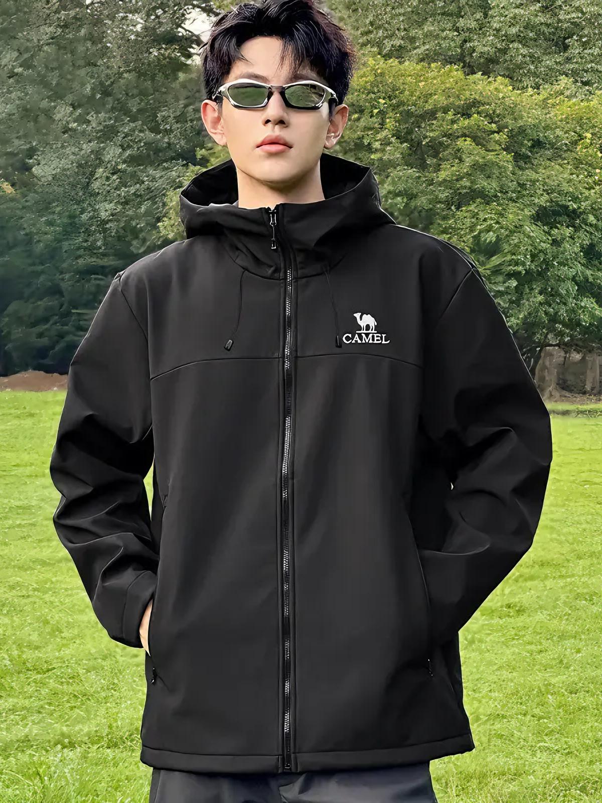 推荐商品：Camel/骆驼 城市机能系列 单层防风防泼水连帽软壳保暖冲锋衣 A15CATG177/A25CATG178 幻影黑/男