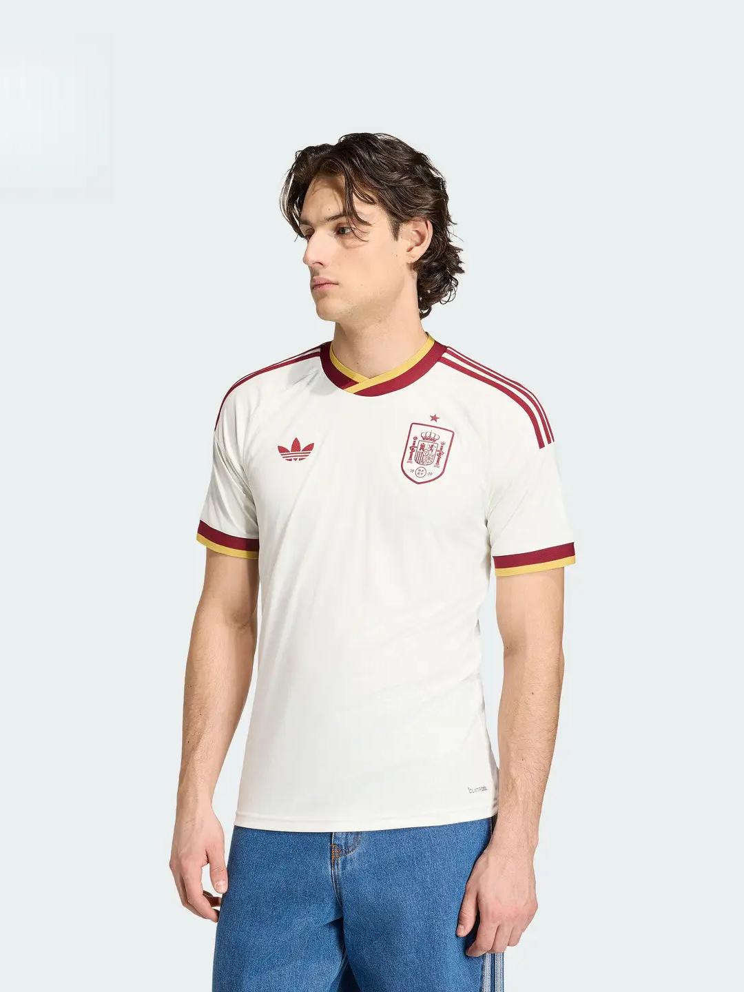 推荐商品：adidas Originals/三叶草 条纹套头速干短袖足球服 米白