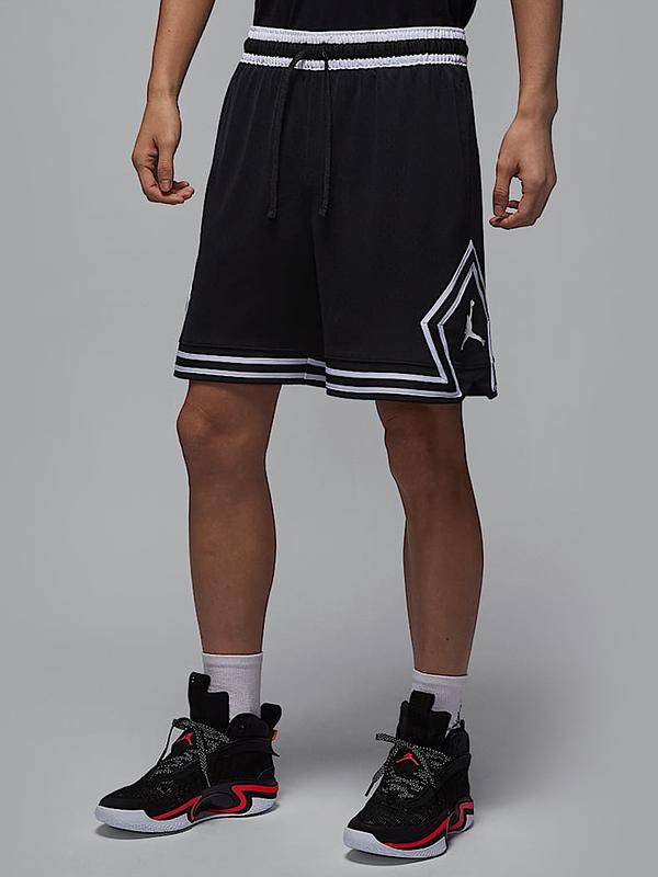 推荐商品：Jordan Brand 开学季透气冰丝梭织运动短裤 HF9911 黑/白