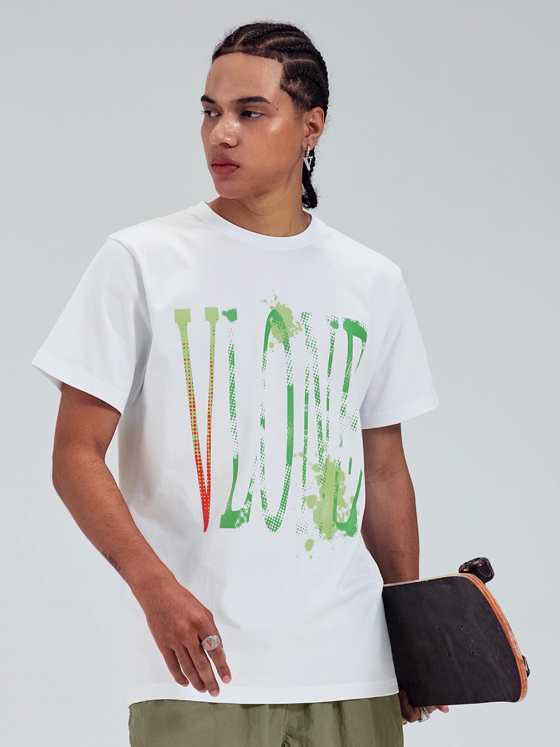 推荐商品：VLONE 2026SS STAPLE系列落肩袖薄款字母涂鸦短袖T恤 VLTE26030 白绿