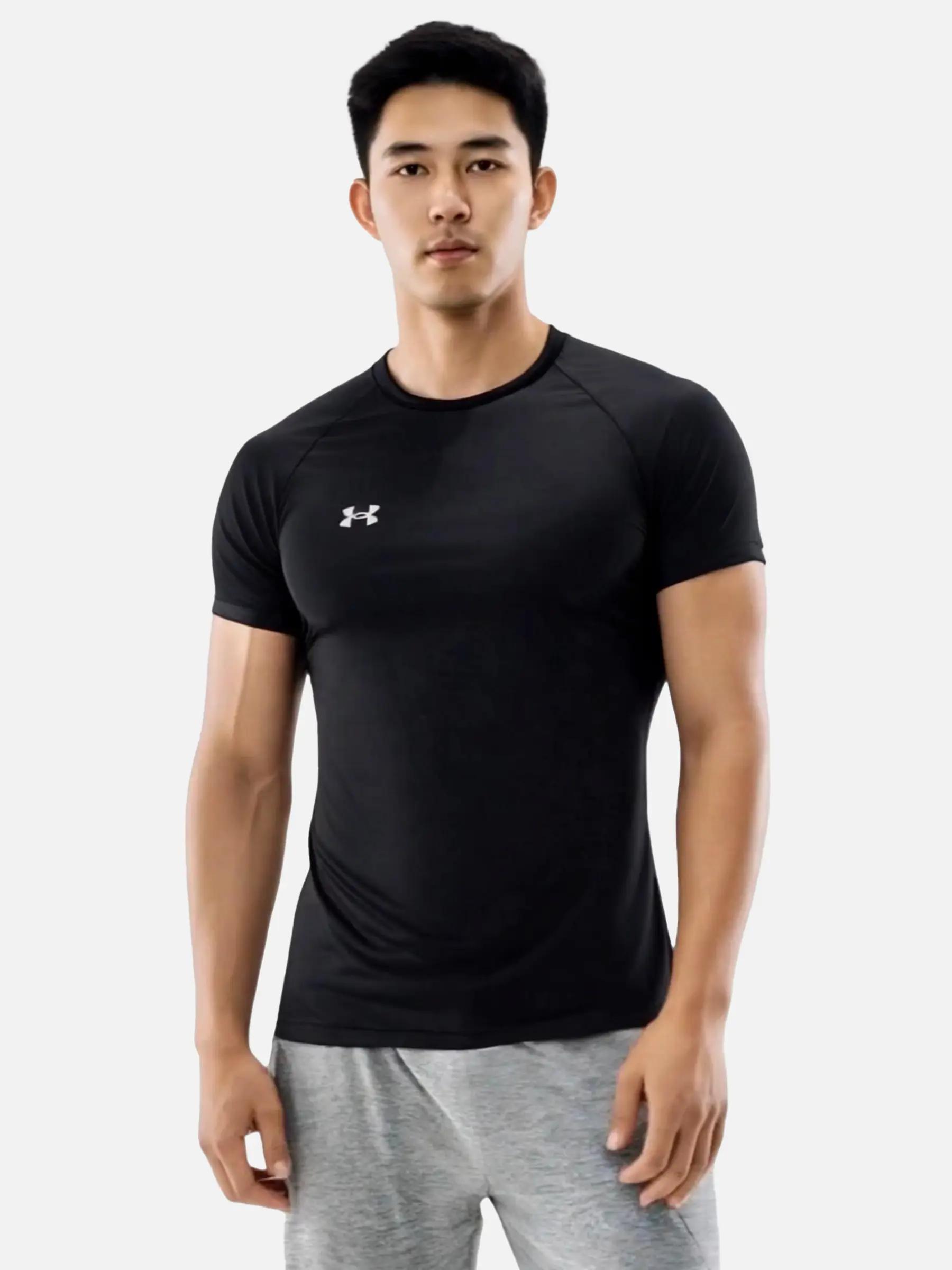 推荐商品：Under Armour/安德玛 纯色透气速干插肩袖圆领短袖T恤 21500140 黑