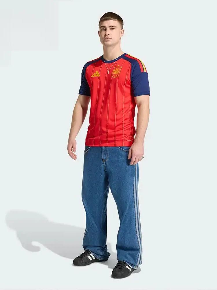 推荐商品：聚星动力 套头圆领透气短袖足球服 红