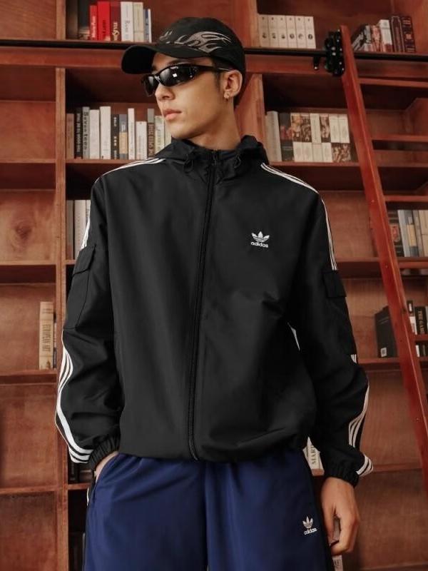 推荐商品：【徐璐同款】Adidas/阿迪达斯 Firebird系列快干耐磨防风透气三条纹梭织立领夹克 KB2466 黑