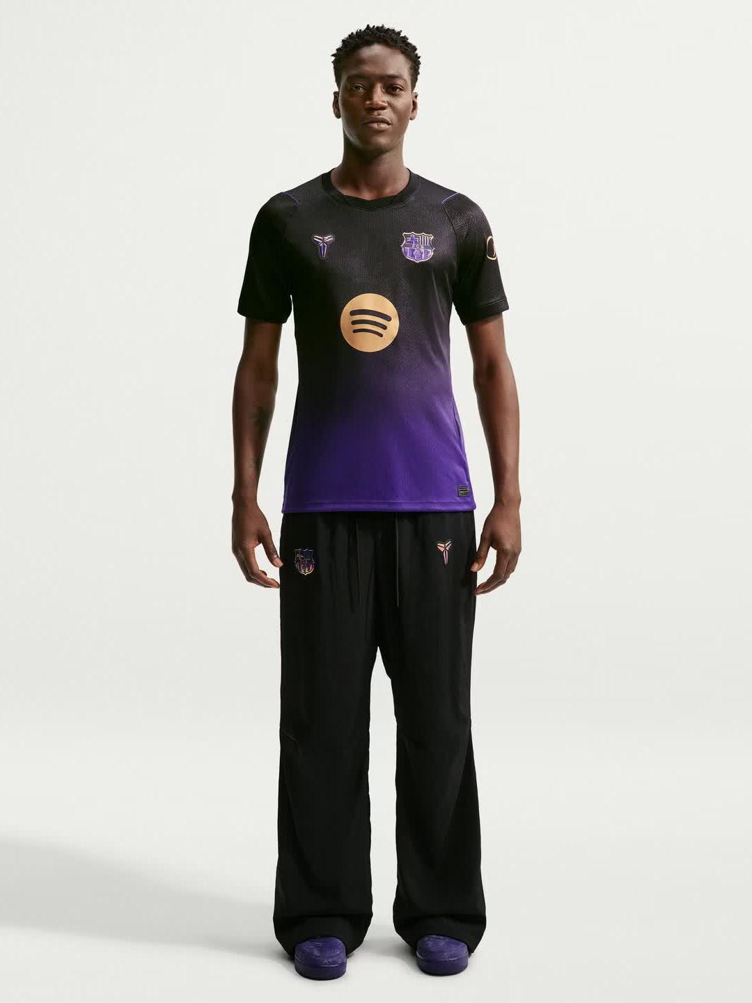 推荐商品：Nike/耐克 2026AW 合身圆领短袖足球服 26-27/away/球迷版