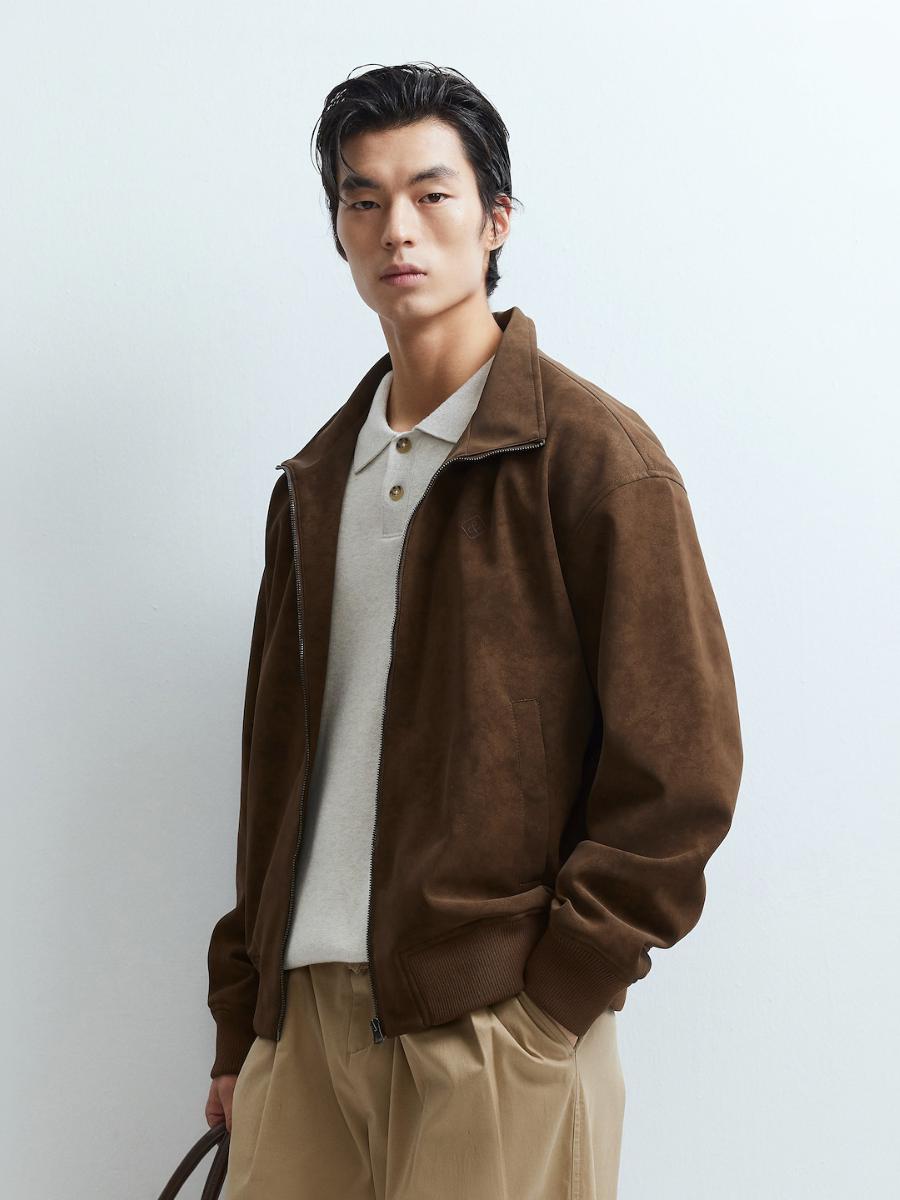 推荐商品：JACK JONES/杰克琼斯 2026AW 仿麂皮通勤立领长袖夹克 226321034 柚木