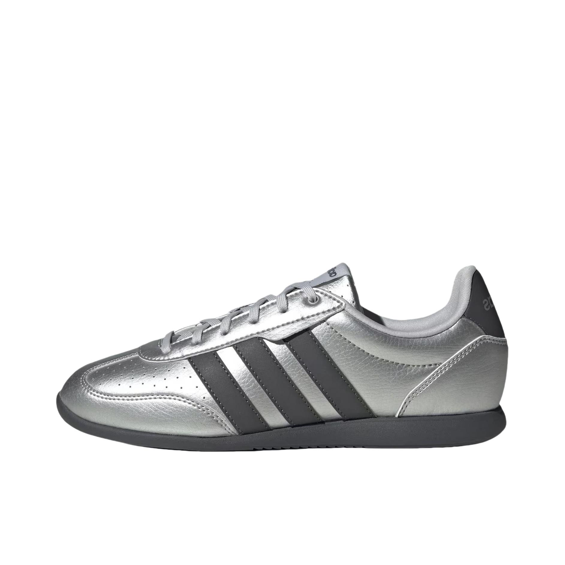 推荐商品：adidas BARREDA LO 运动休闲鞋 德训鞋 百搭圆头橡胶舒适贴合 女款/银色