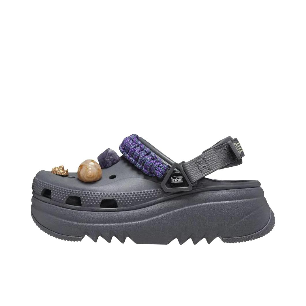推荐商品：Crocs/卡骆驰 Classic Hiker Clog 猎户 酷走 透气厚底 防滑耐磨 包头 经典潮酷 穿孔 潮流时尚 圆头 套脚 运动 沙滩 拖鞋 洞洞鞋 凉鞋 Aries联名/灰色