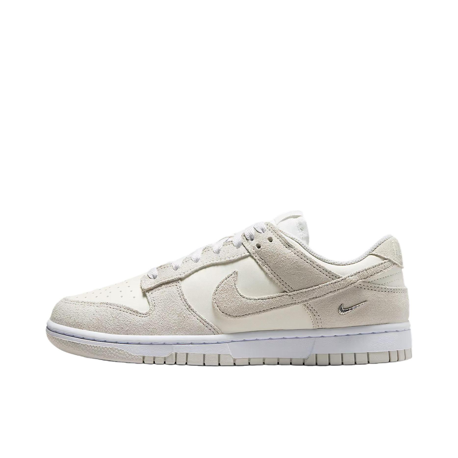 推荐商品：Nike Dunk 板鞋 经典复古百搭 帆白色/金属银/苍野灰