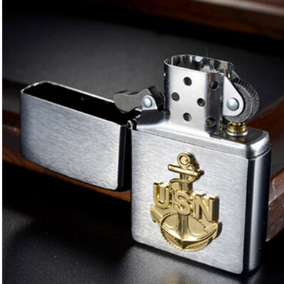 低价！Zippo 打火机 海军锚金章 拉丝镀铬 徽章 280ANC