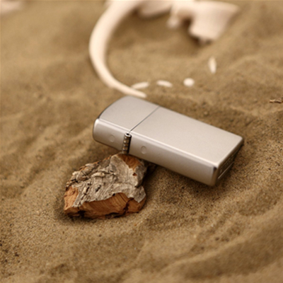 好价！Zippo 芝宝 打火机 纤巧锻沙 银色 1605