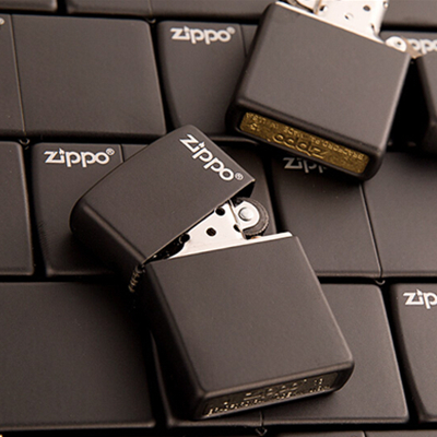 历史好价！芝宝zippo打火机 黑哑漆 218ZL礼盒套装