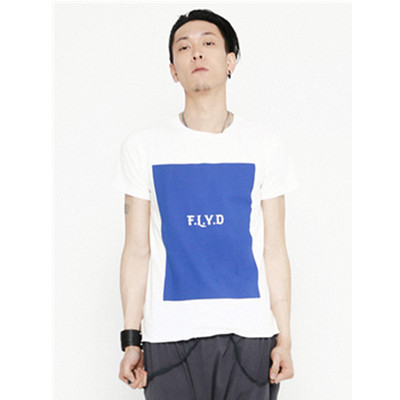 层次鲜明！F.L.Y.D层次剪裁印花T恤