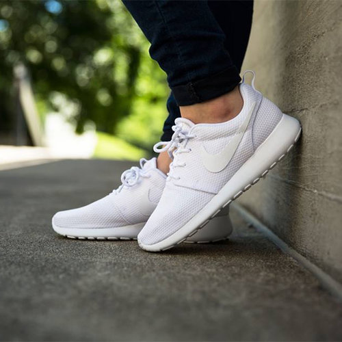 纯白低价！Nike Roshe Run One 男女跑步鞋