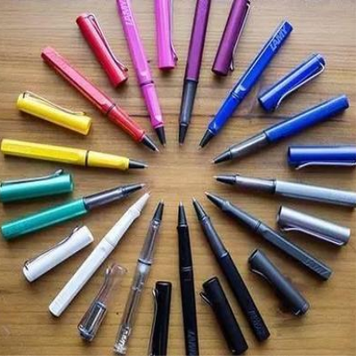 你可以不写字，但一定要有一支LAMY笔  我不服 凭什么？