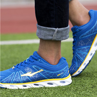 冰爽畅跑！鸿星尔克2016新款男子跑步鞋51116103059