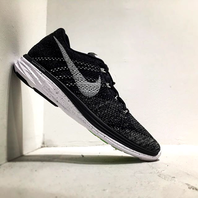 经典黑白！Nike Flyknit Lunar 3