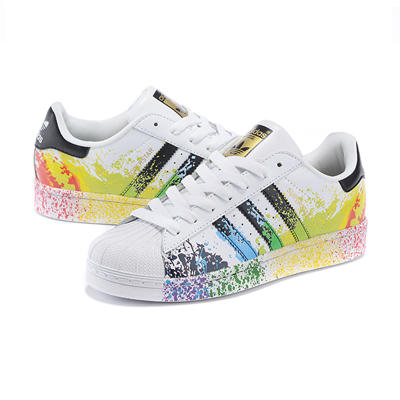 潑墨金標(biāo)！Adidas Superstar 情侶休閑鞋