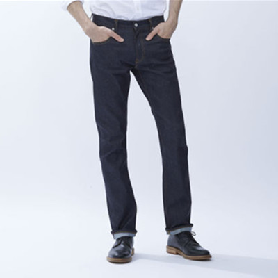 简约设计！UNIQLO优衣库修身直筒牛仔裤135741