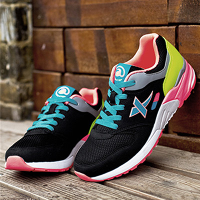 复古设计！特步女子运动鞋984218119392