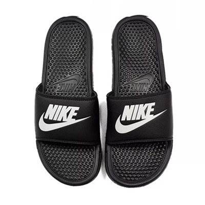 時尚有型！Nike 耐克黑白字母拖鞋Benassi SWOOSH