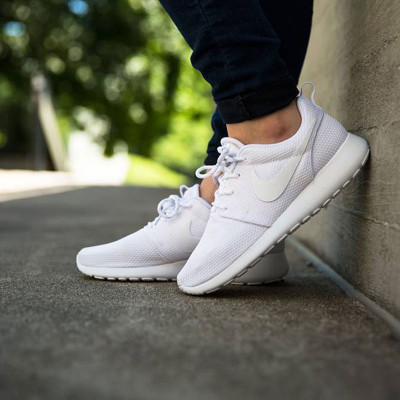 秒杀好价！NIKE ROSHE ONE 全白 女款 511882-111