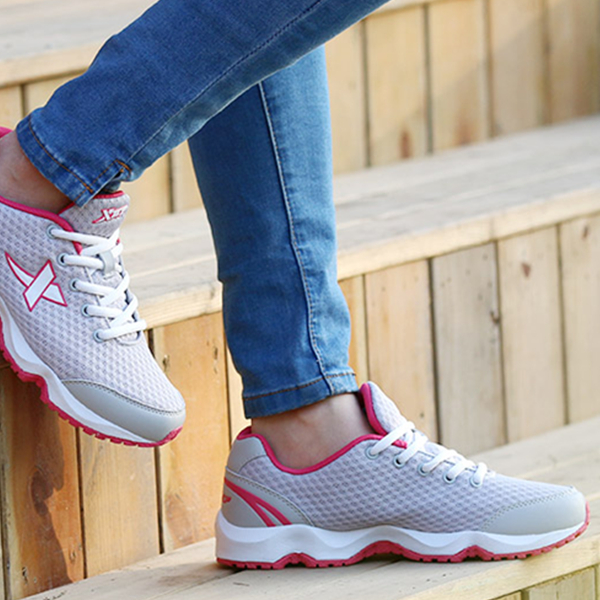 春季新品！特步网面跑步鞋985118119979