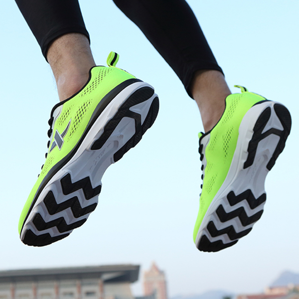 透色时尚！特步休闲透气网面跑鞋983119119576