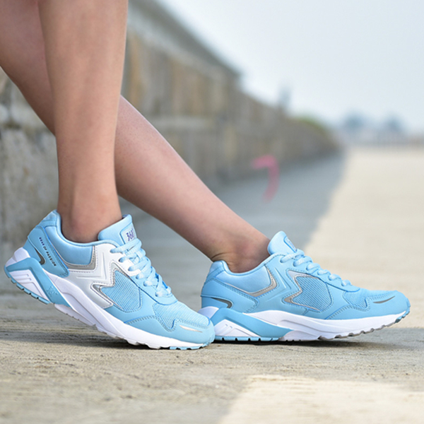 复古风潮！361度女士跑步鞋681612237