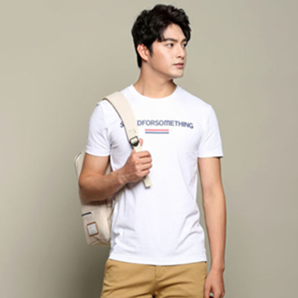 青春活力！真维斯弹性圆领印花修身短袖T恤