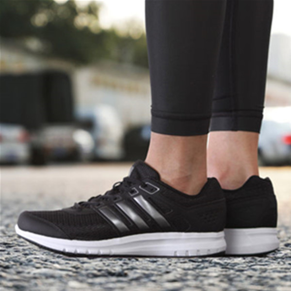 券后好价！阿迪达斯新款减震透气轻便休闲运动鞋BB0809