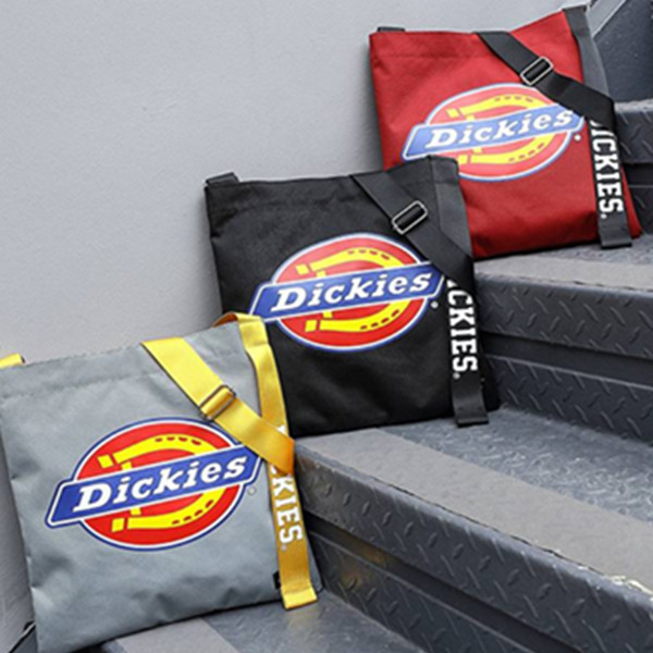 出行好款！Dickies 经典logo印花斜挎包