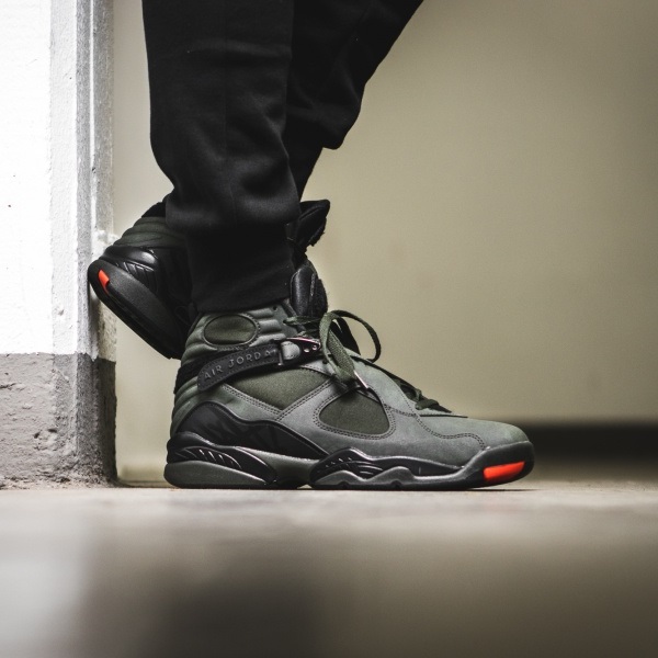 Air Jordan 8 军绿