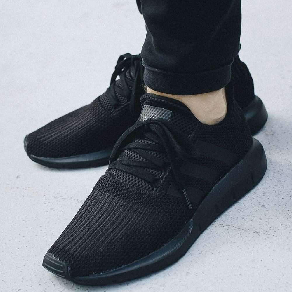 adidas Swift Run 黑武士