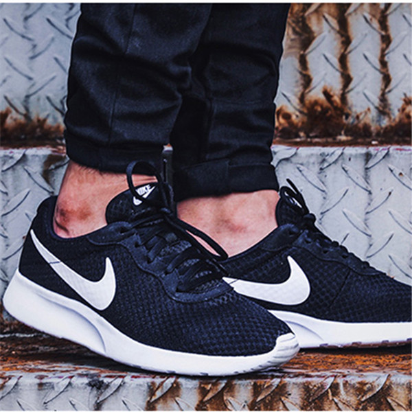 Nike TANJUN 男子经典黑白运动鞋