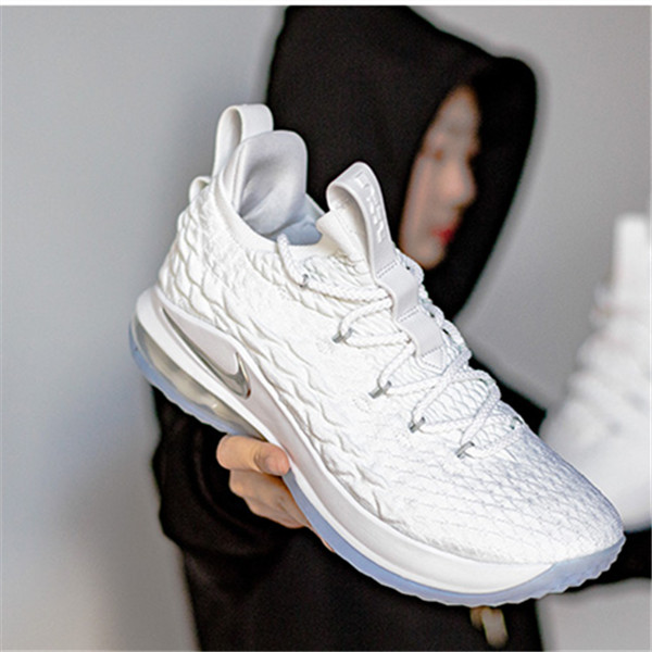 Nike LeBron 15 男子白银篮球鞋