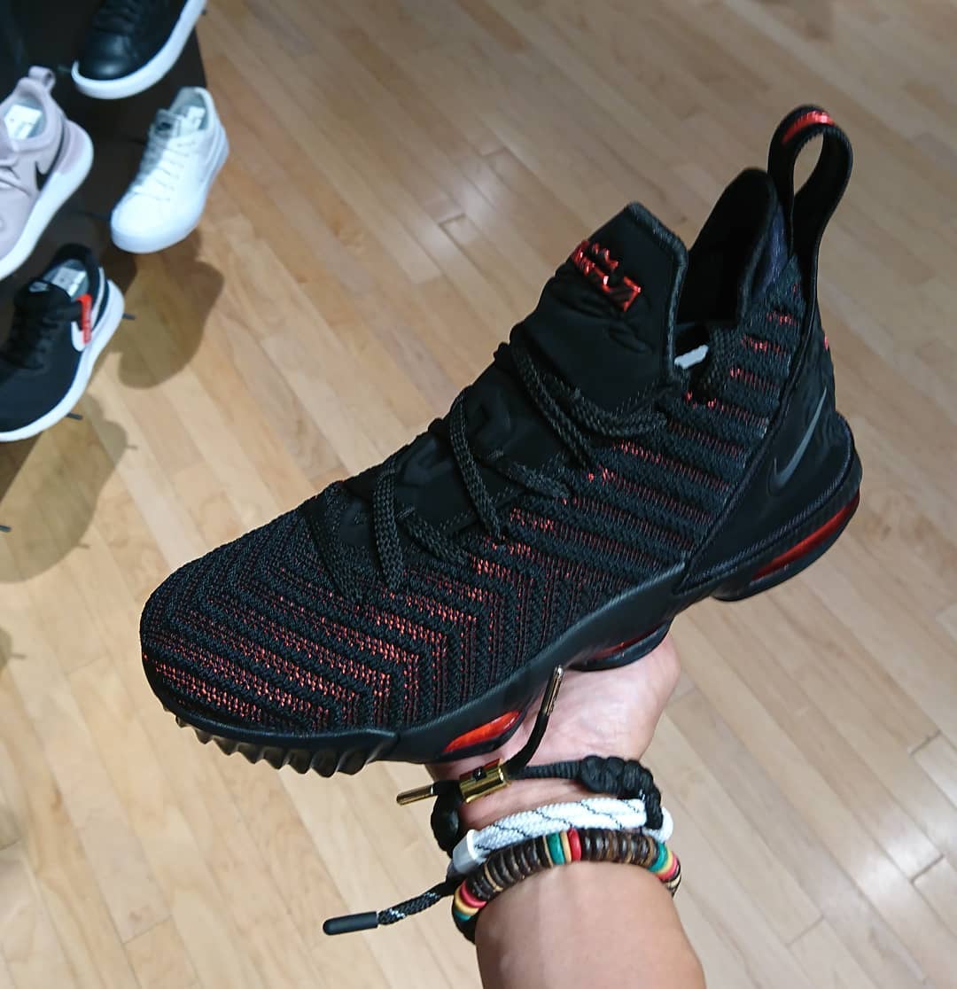 Nike Lebron 16 黑红