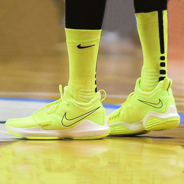 Nike Paul George PG 1 荧光绿