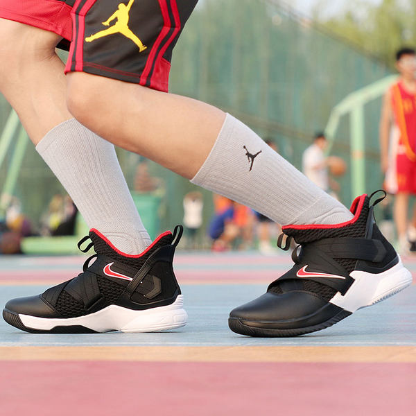 Nike LeBron Soldier 12 黑红