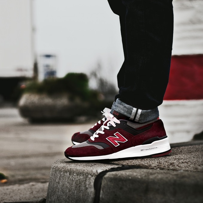 New Balance 997 酒红色