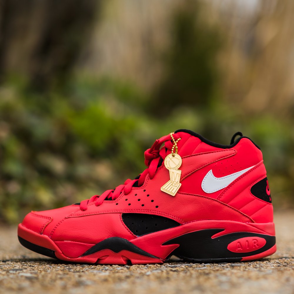 Nike Air Maestro 2  皮蓬大红