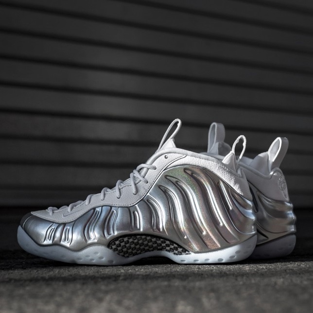 Nike Air Foamposite One 白银