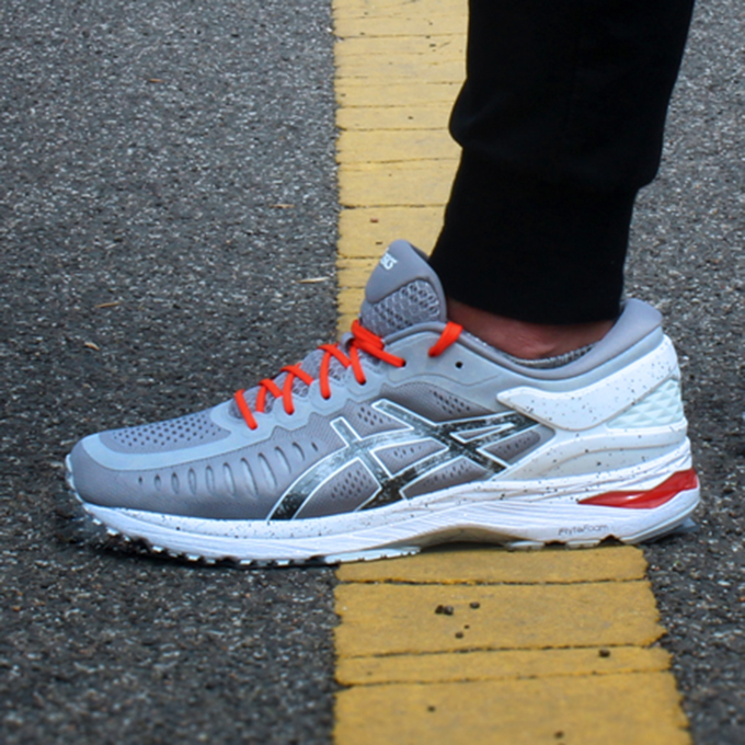 Asics Metarun 灰白红