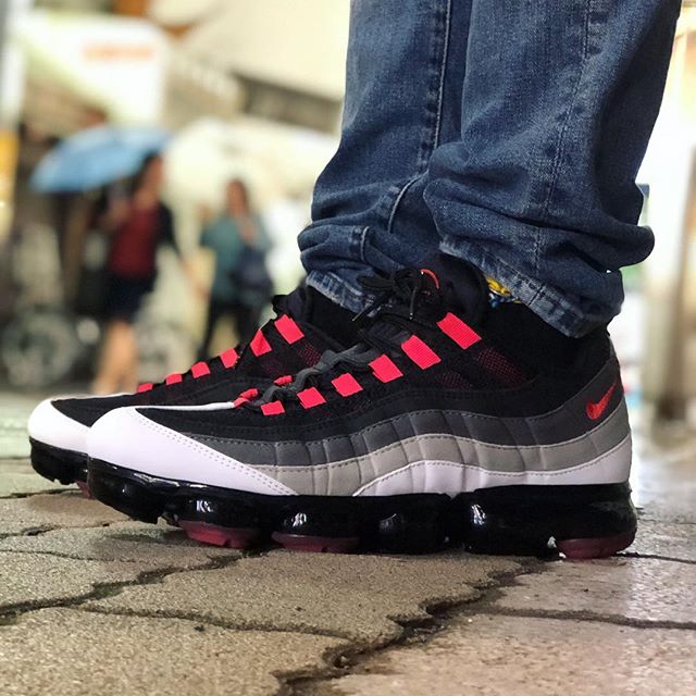 Nike Air VaporMax 95 黑灰红