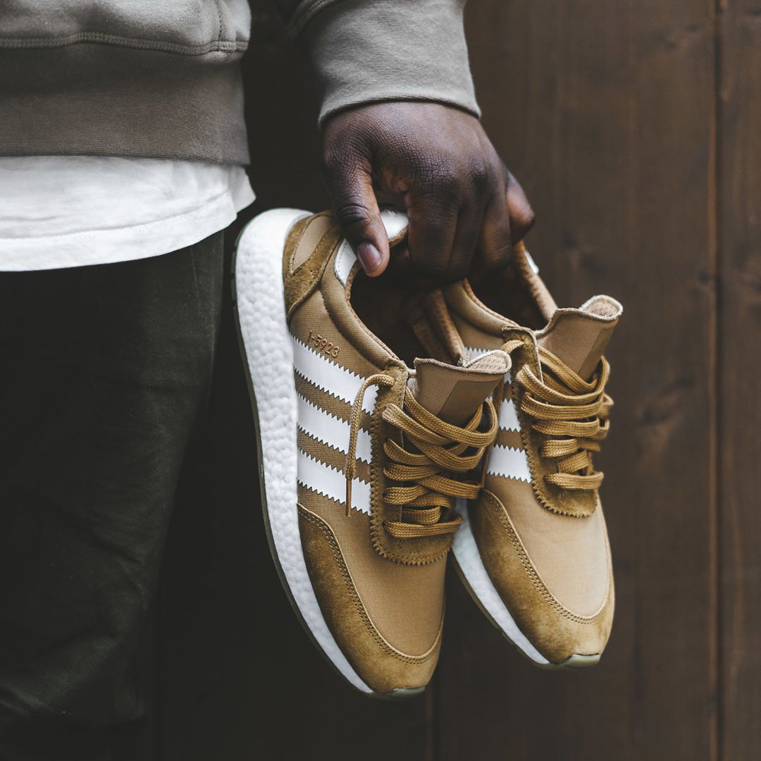 adidas Iniki Runner Boost 棕色