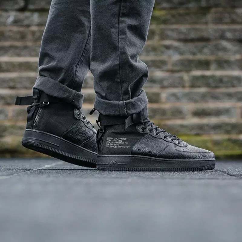 Nike SF-Air Force 1 黑武士 Mid
