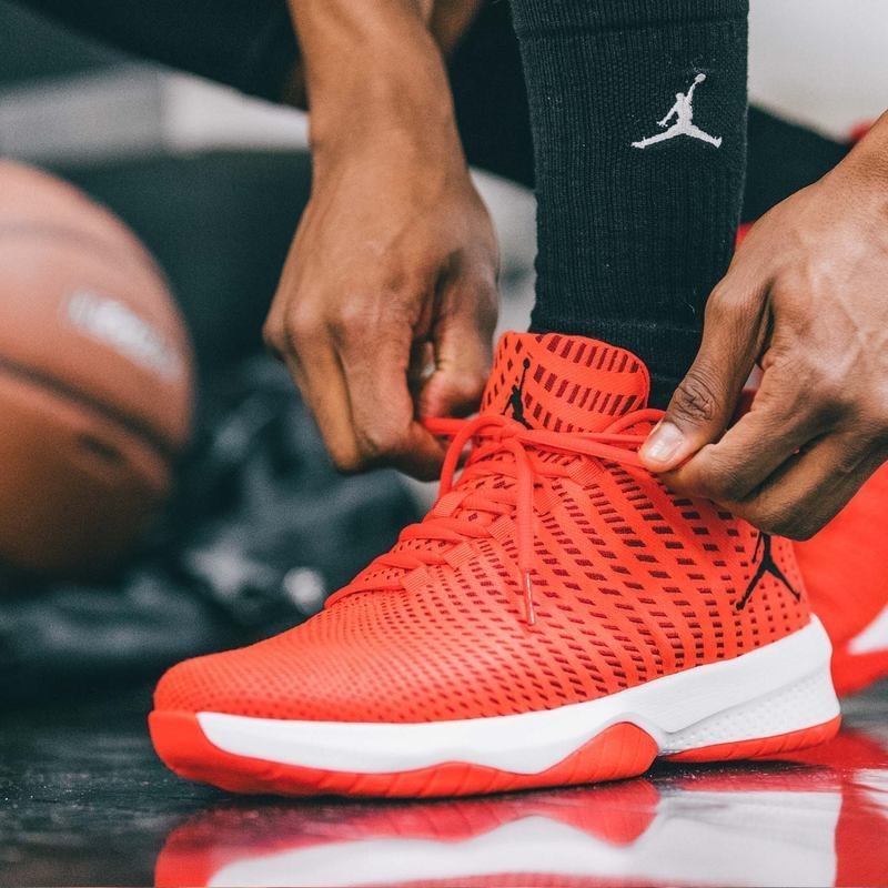Jordan B. Fly X 橘红