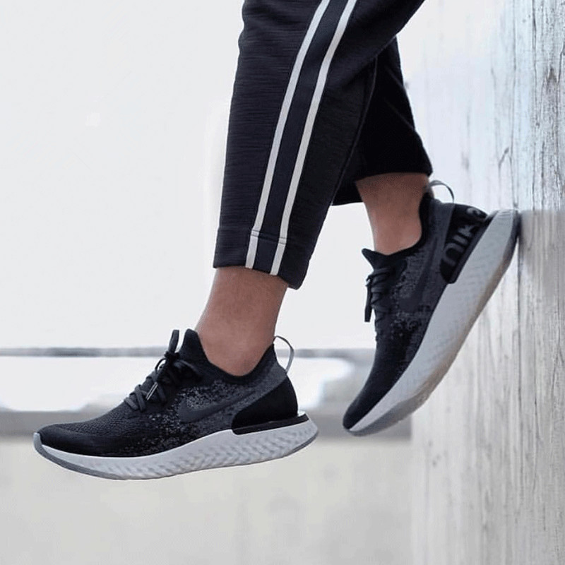 Nike Epic React Flyknit 黑白