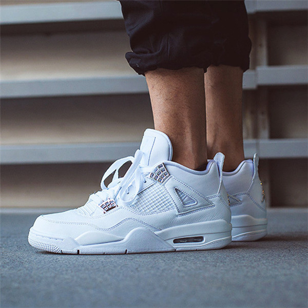 Air Jordan 4 纯白